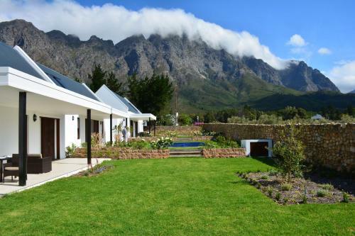 Hostal The Terraces @ Chambray Estate