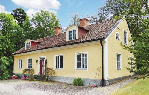 Four-bedroom Holiday Home In Malmkoping