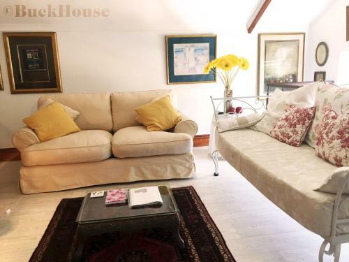 Buckhouse Elegant Village Apartment