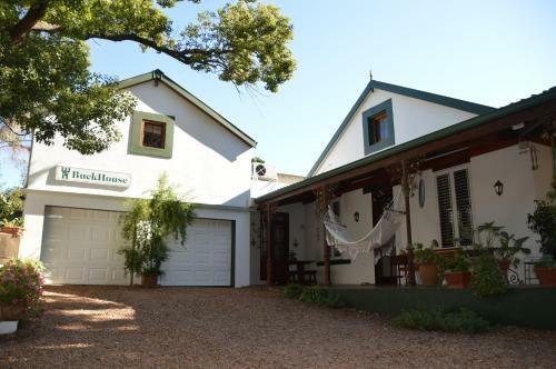 Buckhouse Elegant Village Apartment