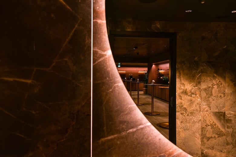 Hotel At Six