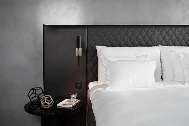 Hotel At Six