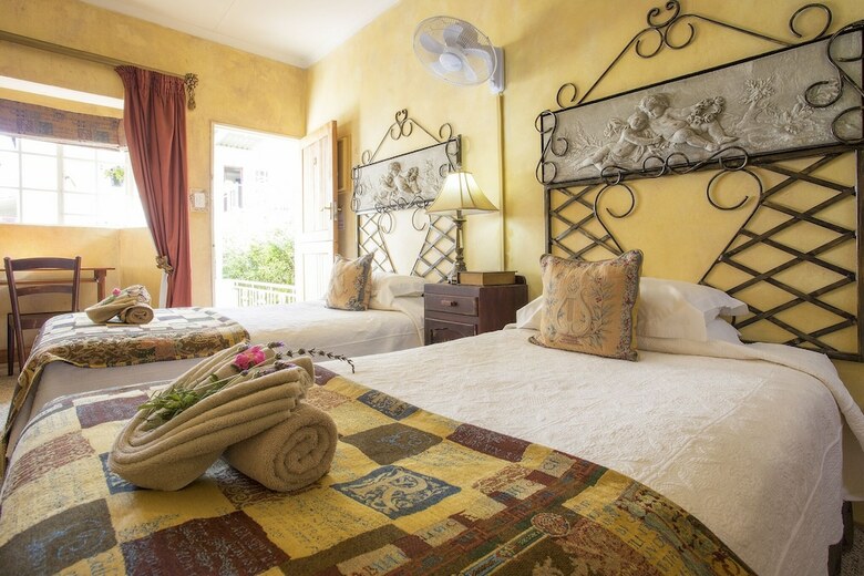 Hostal De Ark Guest House