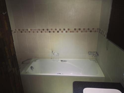 Hostal Rose Garden Overnight Stay