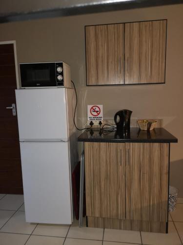 Hostal Rose Garden Overnight Stay