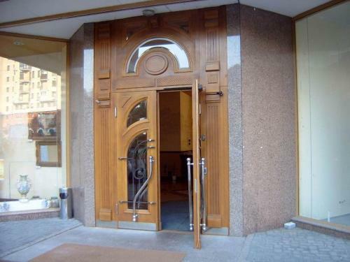 Attache Hotel
