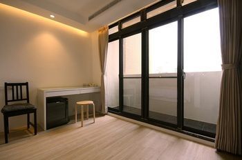 Mini West Hotel