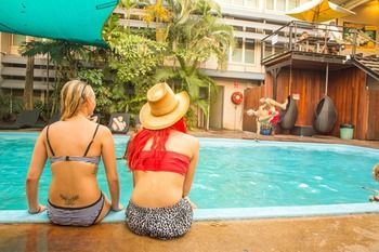 Youth Shack Backpackers - Hostel