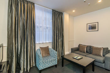 Gilmer Apartment Hotel