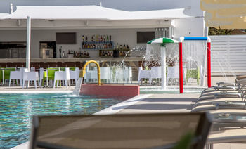 Aparthotel Nicholas Color Hotel