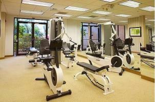 Paramount Plaza Hotel & Suites