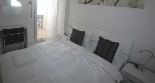 White Residence Apartments