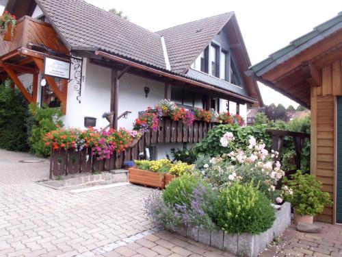 Hostal G�stehaus - Haus Am Schultal