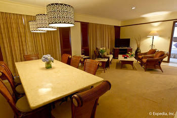 Hotel Waterfront Airport  Mactan