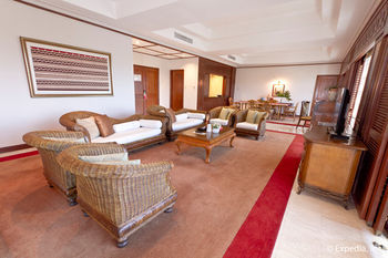 Hotel Waterfront Airport  Mactan