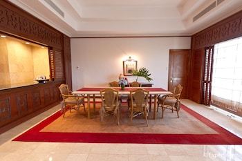 Hotel Waterfront Airport  Mactan