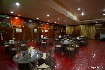 Hotel Waterfront Airport  Mactan