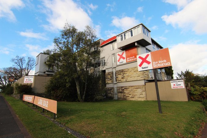 Hostal Base Rotorua Hot Rock