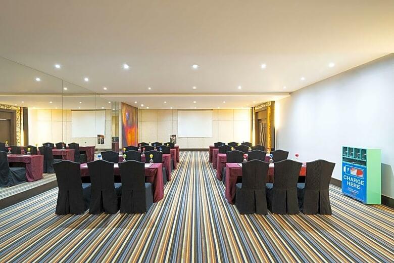 Traders Hotel Manila