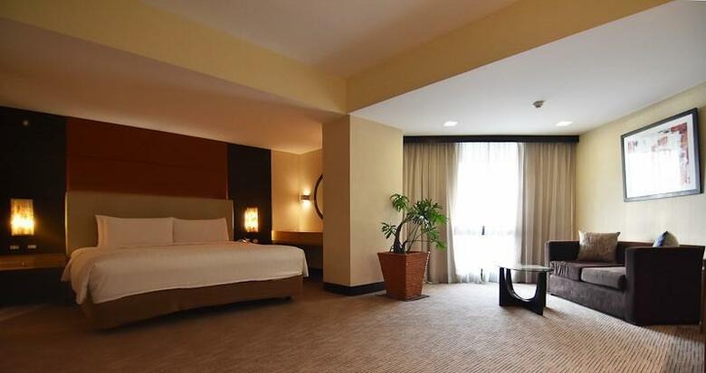 Traders Hotel Manila