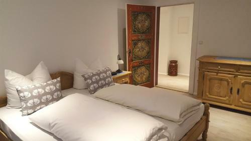 St Lukas Apartments