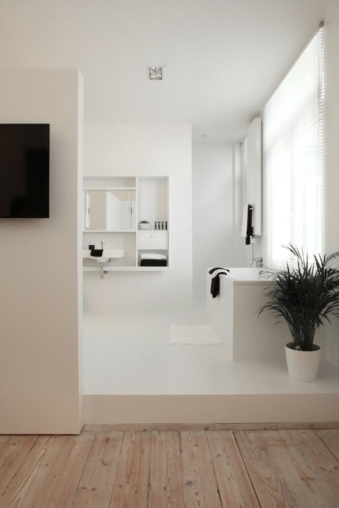 Hostal Maison Nationale City Flats & Suites