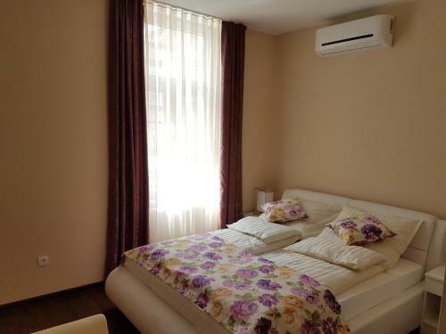 Hostal Promenade Inn