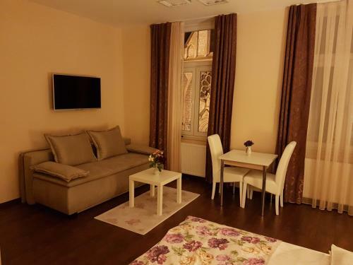 Hostal Promenade Inn