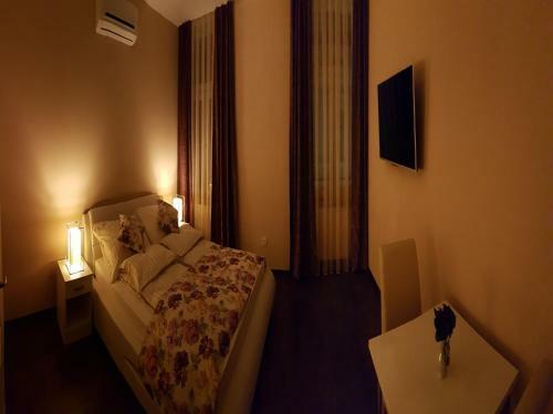 Hostal Promenade Inn