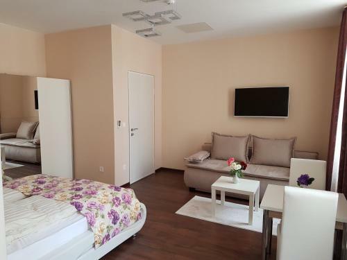 Hostal Promenade Inn