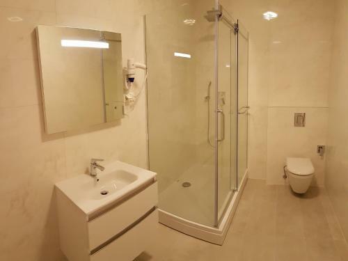 Hostal Promenade Inn