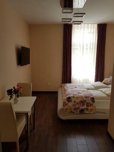 Hostal Promenade Inn