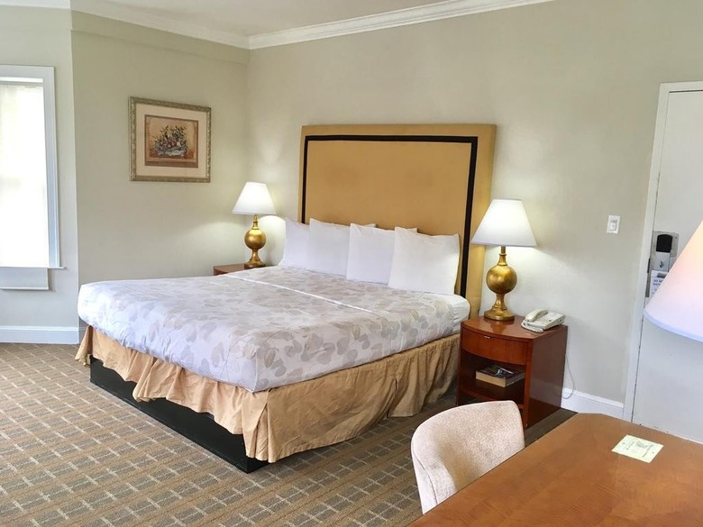 Hotel Americas Best Value Inn & Suites- Soma