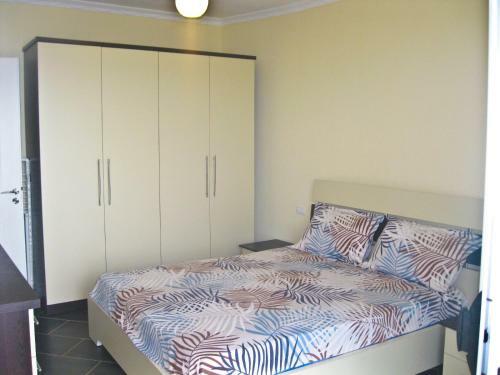 2 Beachfront Apartments + Parking + Wifi