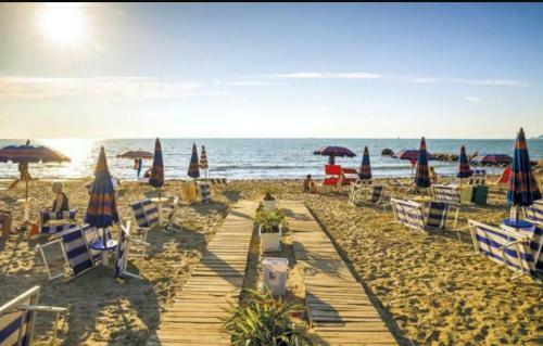 2 Beachfront Apartments + Parking + Wifi