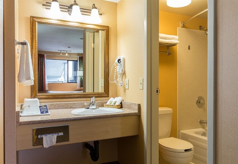 Accent Inn Vancouver Airport Hotel