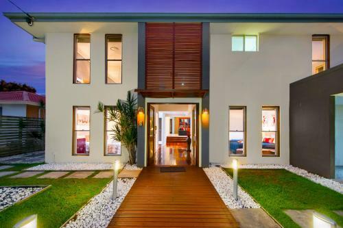 The Villa-whole House 6 Bedrooms 3 Bathrooms