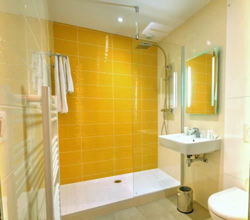 Hotel Logis Domaine De Roquerousse