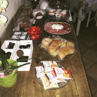 B&B Happiness In The Country