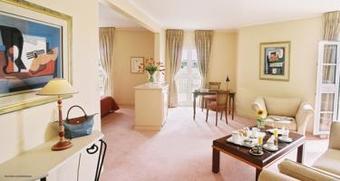 Hotel Dolca Chantilly