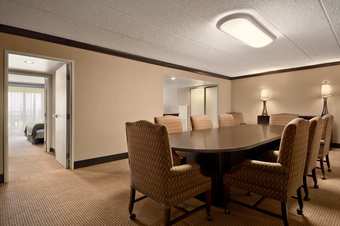 Hotel Embassy Suites Philadelphia - Airport