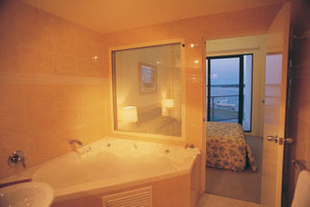 Hotel Boathouse Resort Tea Gardens