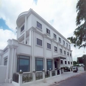 Hotel La Place Sarovar Portico