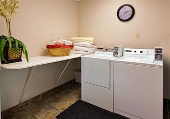 Hotel Country Inn Oakville