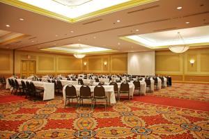 Hotel Embassy Suites Pittsburgh - Intl Airport