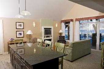 Hotel Summerland Waterfront Resort