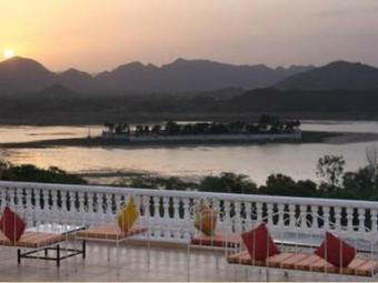 Hotel Hilltop Palace