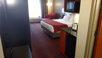 Holiday Inn Express Hotel & Suites Auburn