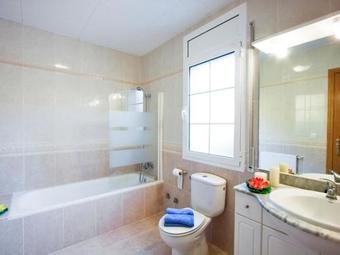 Holiday Home Garb�