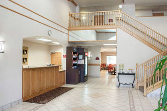 Hotel Comfort Suites Airport